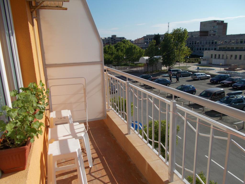Apartamenti Zhelezovi Pomorie Exterior foto