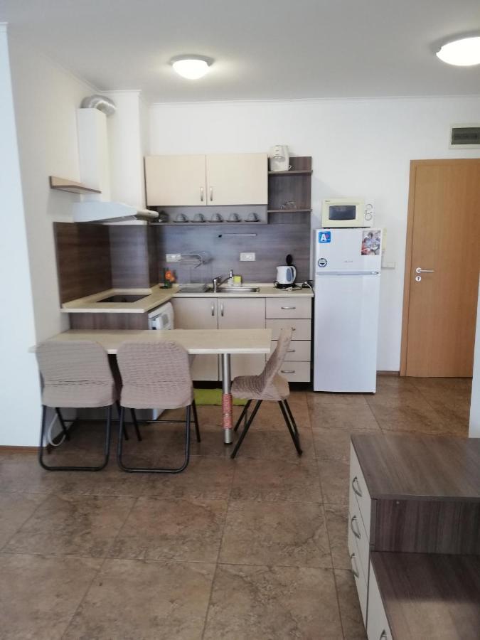 Apartamenti Zhelezovi Pomorie Exterior foto