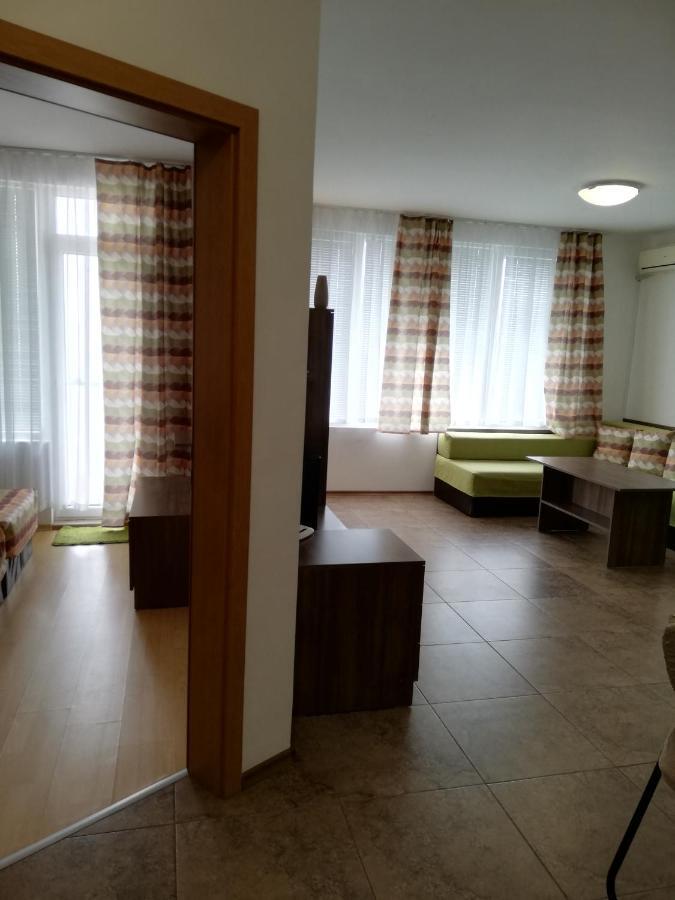 Apartamenti Zhelezovi Pomorie Exterior foto