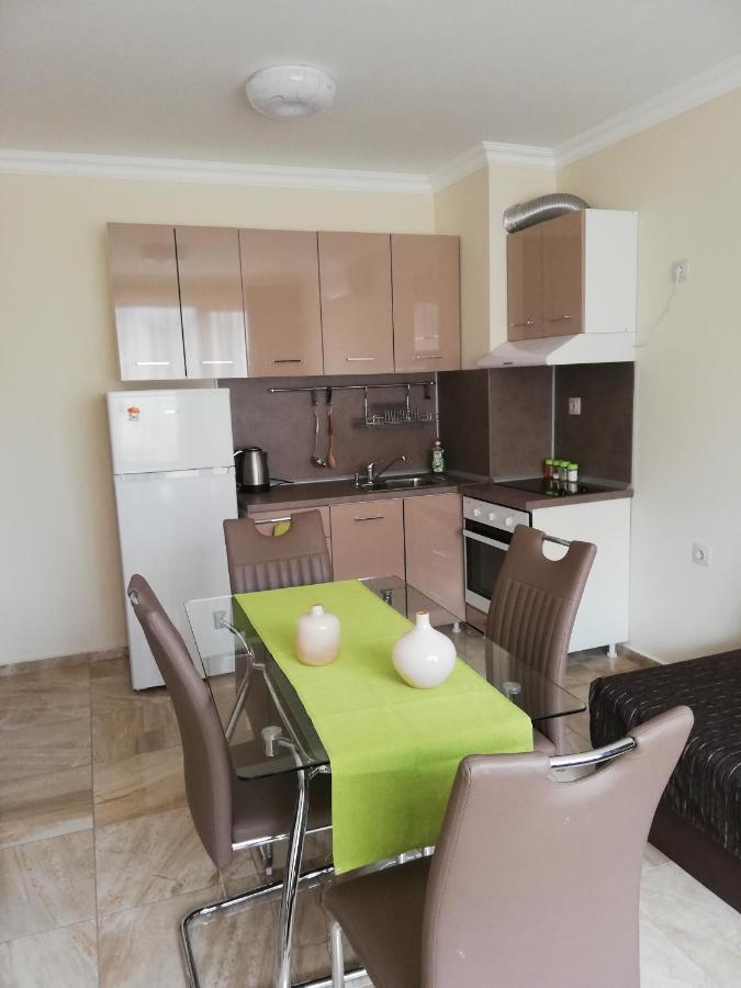 Apartamenti Zhelezovi Pomorie Exterior foto