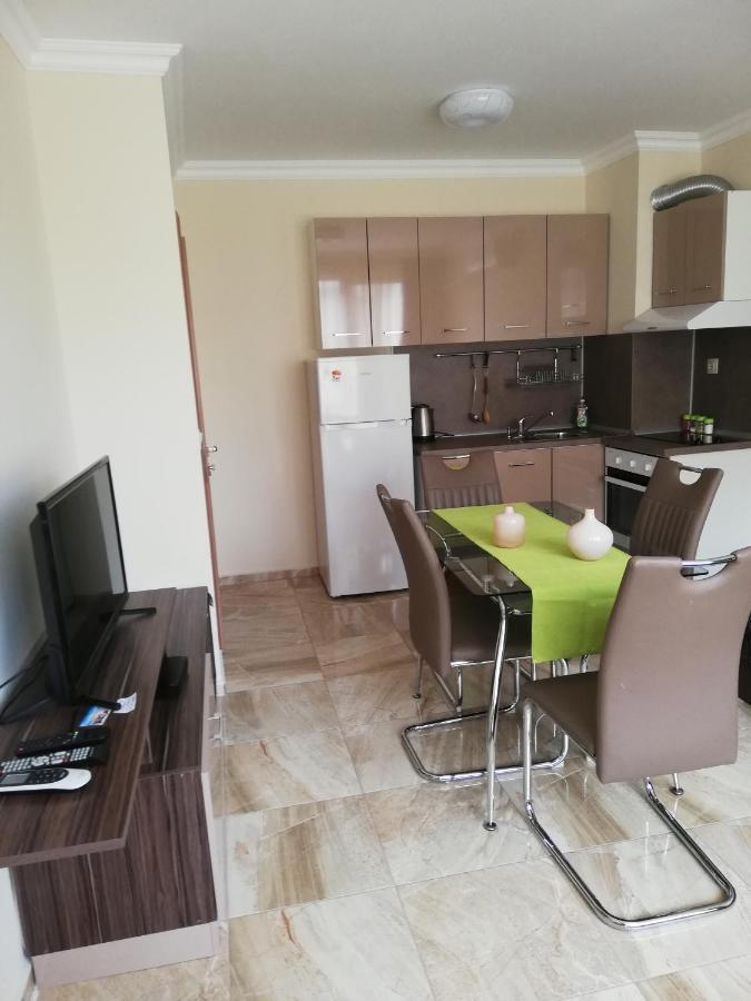 Apartamenti Zhelezovi Pomorie Exterior foto