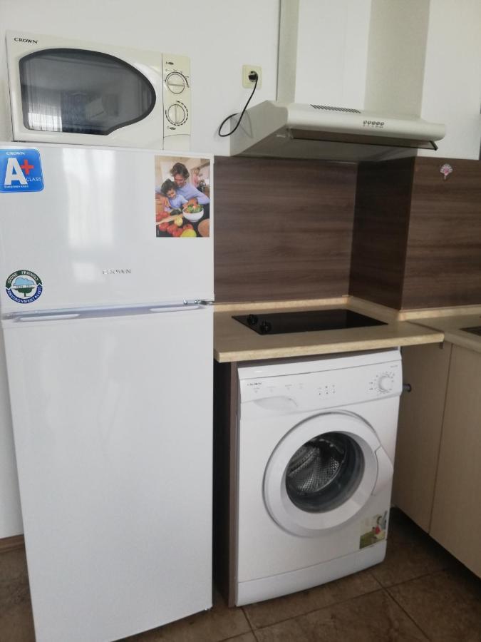 Apartamenti Zhelezovi Pomorie Exterior foto
